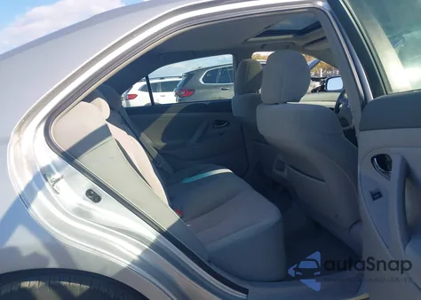 2011 Toyota Camry Le z USA, uszkodzony, nr VIN 4T1BF3EK2BU123082